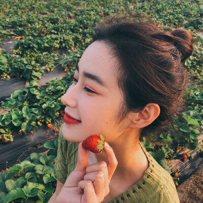 动 漫头像黑色背影女