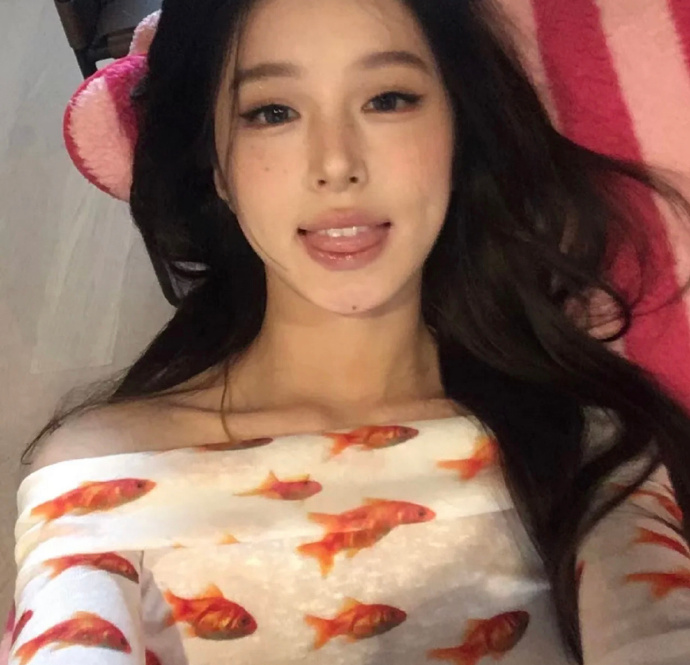 黑 色或白色系单人情头一个一个的